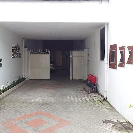 Loxy Inn Surabaya Ngoại thất bức ảnh