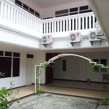 Loxy Inn Surabaya Ngoại thất bức ảnh